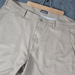 Antigua Mens Flat Front Golf Shorts Size 40‎ Plaid Beige Polyester Spandex
